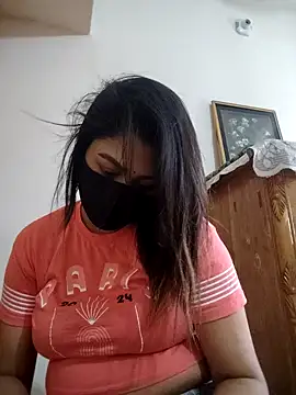 Snapshot of Tanha18 chatting on 10/19/25, 07:44 Tanha18 online show from 10/19/25, 07:44