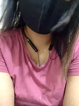 Snapshot of Tanha18 chatting on 10/24/25, 10:47 Tanha18 online show from 10/24/25, 10:47