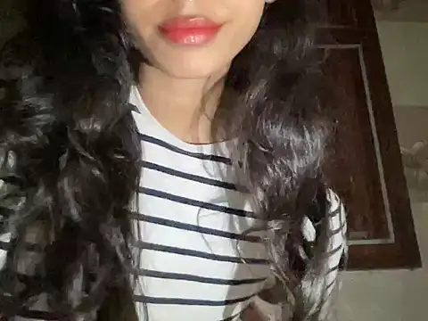 youngriri2 online show from 10/23/25, 01:43