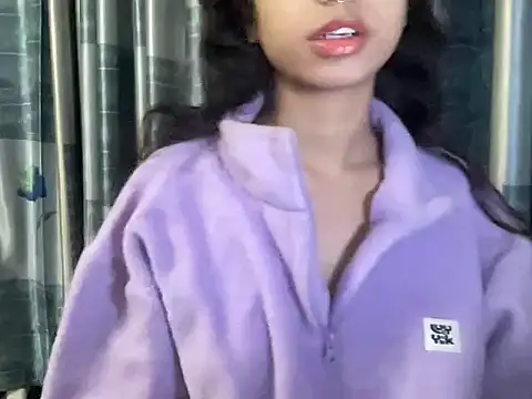 youngriri2 online show from 11/14/25, 07:56