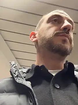 AlexGogo23 online show from 04/15/26, 08:53