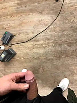 AlexGogo23 online show from 11/20/25, 07:47