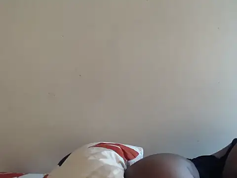 Yolaqueen04 online show from 10/15/25, 06:00