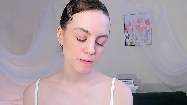 Snapshot of sweet_and_flirt chatting on 02/01/26, 07:06 sweet and flirt online show from 02/01/26, 07:06