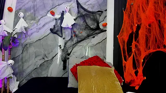 Luna Ember online show from 10/27/25, 12:06