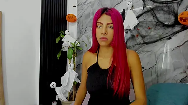 Luna Ember online show from 10/17/25, 11:45