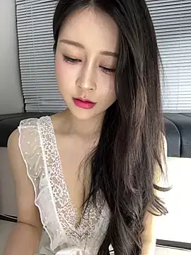 yiyi 3523 online show from 05/27/26, 12:01