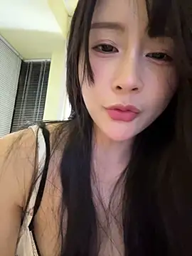 yiyi 3523 online show from 04/18/26, 02:08