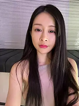Snapshot of yiyi_3523 chatting on 07/19/26, 01:41 yiyi 3523 online show from 07/19/26, 01:41