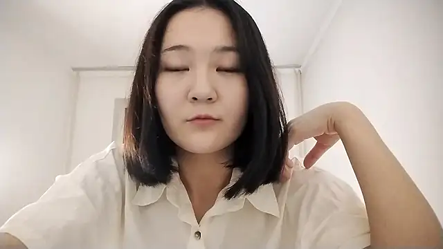 Lyndasilk online show from 10/22/25, 02:05