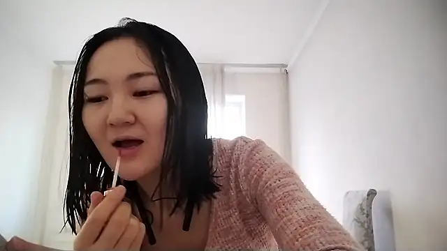 Lyndasilk online show from 11/20/25, 11:11