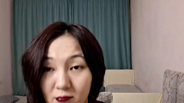 Snapshot of Lyndasilk chatting on 07/05/26, 04:14 Lyndasilk online show from 07/05/26, 04:14