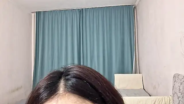 Snapshot of Lyndasilk chatting on 07/13/26, 04:39 Lyndasilk online show from 07/13/26, 04:39