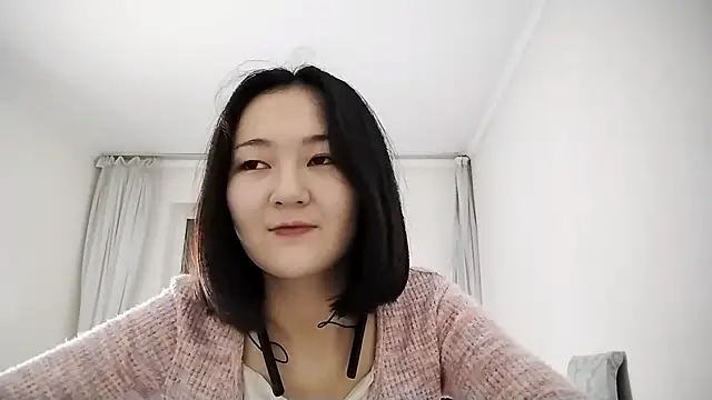Snapshot of Lyndasilk chatting on 10/15/25, 02:14 Lyndasilk online show from 10/15/25, 02:14