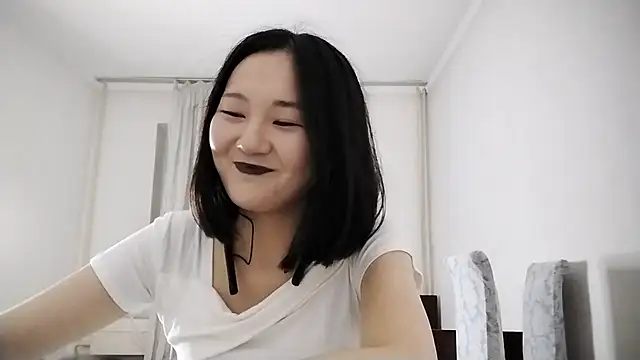 Lyndasilk online show from 10/31/25, 03:19