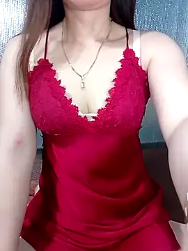 Snapshot of LeanaLy chatting on 07/04/26, 11:42 LeanaLy online show from 07/04/26, 11:42