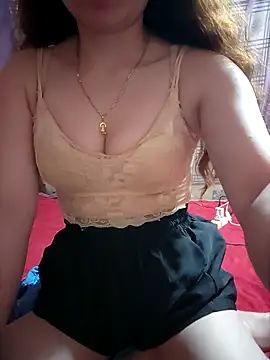 Snapshot of LeanaLy chatting on 12/22/25, 01:22 LeanaLy online show from 12/22/25, 01:22