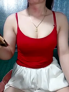 Snapshot of LeanaLy chatting on 05/29/26, 02:06 LeanaLy online show from 05/29/26, 02:06