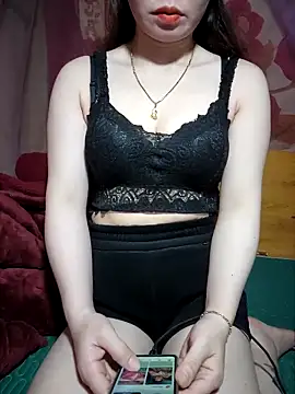 LeanaLy online show from 11/04/25, 10:52