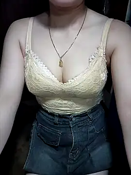 LeanaLy online show from 11/11/25, 02:01