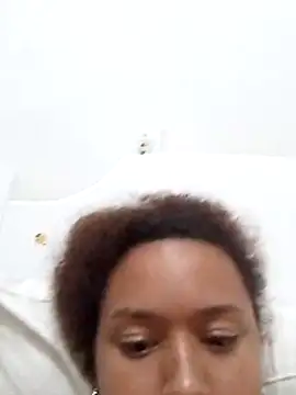 Snapshot of Camilanifeta chatting on 12/17/25, 09:20 Camilanifeta online show from 12/17/25, 09:20