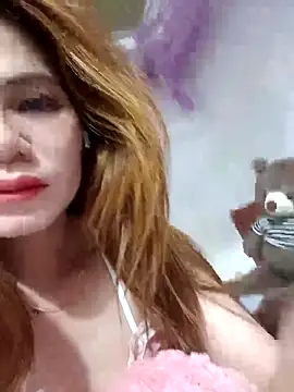 Snapshot of Labi2k chatting on 11/18/25, 10:18 Labi2k online show from 11/18/25, 10:18