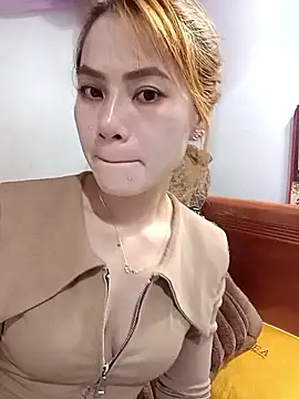 Snapshot of Labi2k chatting on 11/15/25, 02:43 Labi2k online show from 11/15/25, 02:43