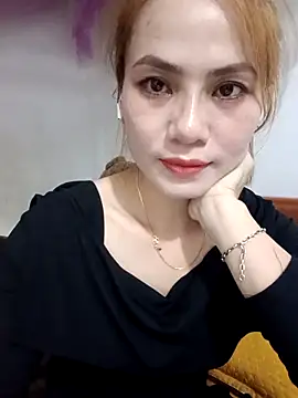 Snapshot of Labi2k chatting on 10/30/25, 01:31 Labi2k online show from 10/30/25, 01:31