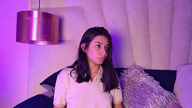 AlyssaRay online show from 11/17/25, 07:40