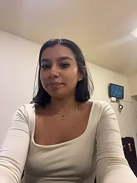 AlyssaRay online show from 05/18/26, 04:01
