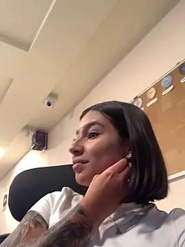 AlyssaRay online show from 01/18/26, 04:10