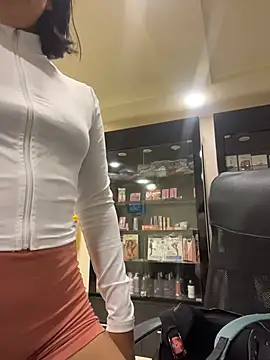 AlyssaRay online show from 04/30/26, 04:58