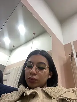 AlyssaRay online show from 05/02/26, 12:32