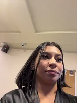 AlyssaRay online show from 04/30/26, 08:57