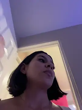 AlyssaRay online show from 04/05/26, 12:12