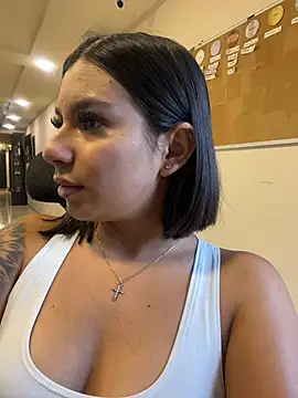 AlyssaRay online show from 04/18/26, 12:51