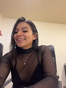 AlyssaRay online show from 04/27/26, 05:11