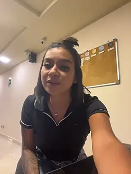 AlyssaRay online show from 04/24/26, 11:07