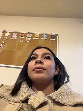 AlyssaRay online show from 04/04/26, 11:39