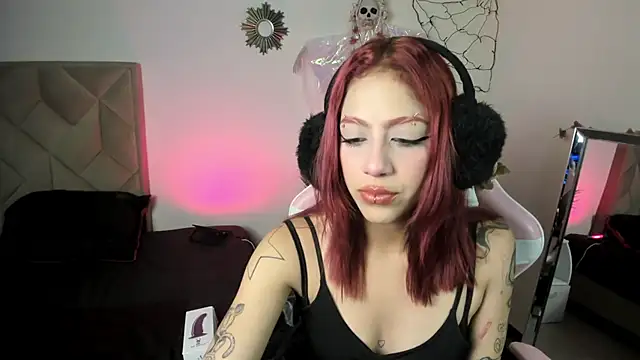 Snapshot of Vicky_Boop chatting on 10/15/25, 12:57 Vicky Boop online show from 10/15/25, 12:57