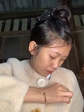 linh-lan1 online show from 12/16/25, 01:04