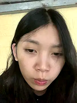 linh-lan1 online show from 10/18/25, 02:52