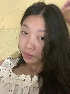 linh-lan1 online show from 10/13/25, 09:44