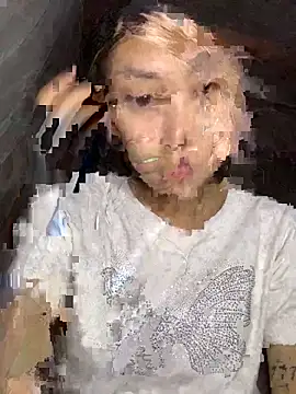 linh-lan1 online show from 10/27/25, 11:00