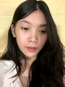 linh-lan1 online show from 10/15/25, 10:56