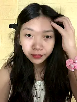 linh-lan1 online show from 10/17/25, 11:56