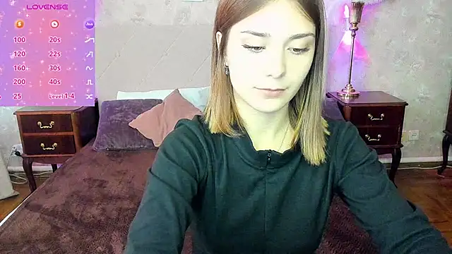 Snapshot of MargoChill chatting on 10/17/25, 01:13 MargoChill online show from 10/17/25, 01:13