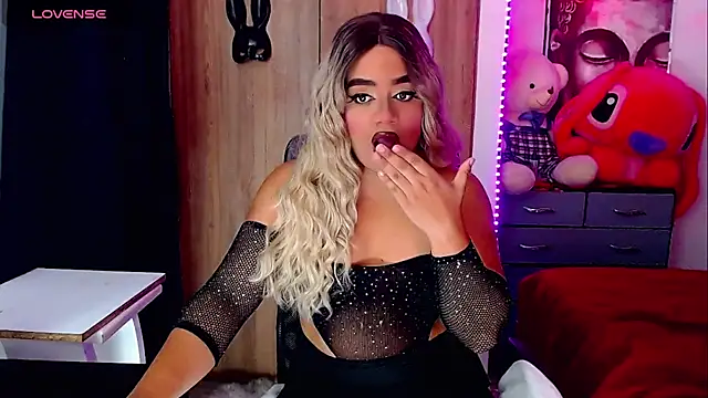Snapshot of Sofiabigcock22 chatting on 10/17/25, 11:23 Sofiabigcock22 online show from 10/17/25, 11:23