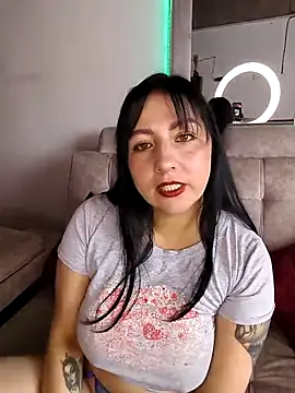 kitten25-hott online show from 10/19/25, 06:43