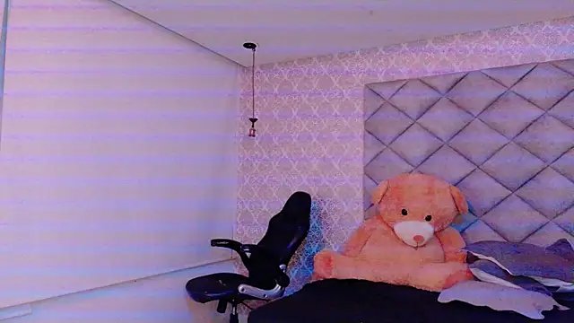 CARO ADAMS1 online show from 12/23/25, 10:14